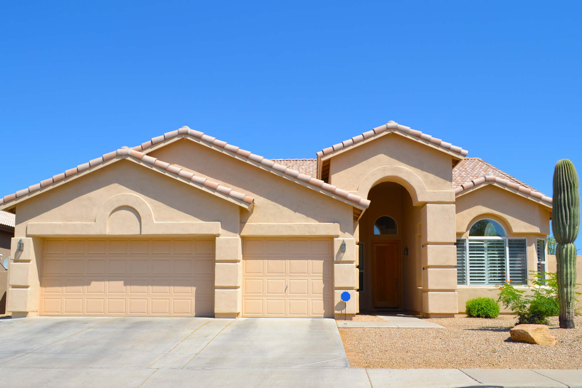 6 Reasons to Hire a Professional for Exterior Painting